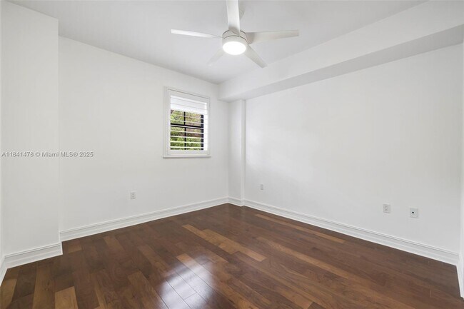 Building Photo - 1650 Galiano St