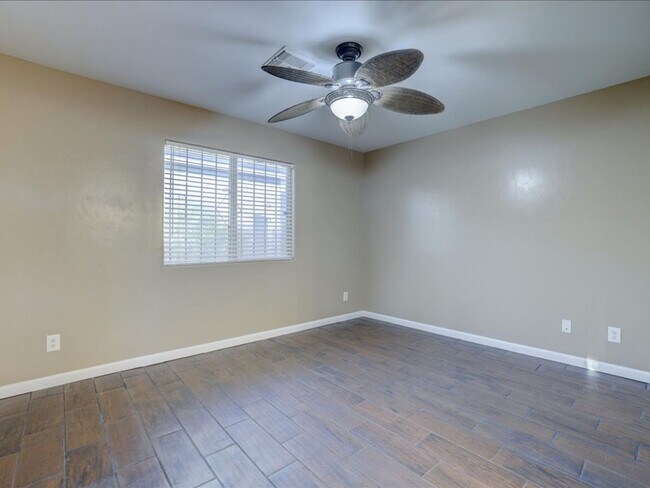 Building Photo - 2 Bedroom, 2 Bathroom and a large Backyard Retreat!