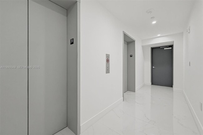 Building Photo - 711 NE 23rd Terrace