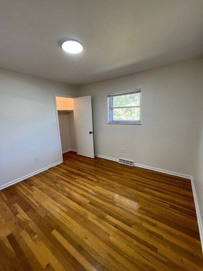 Building Photo - 1644 Durbridge Rd