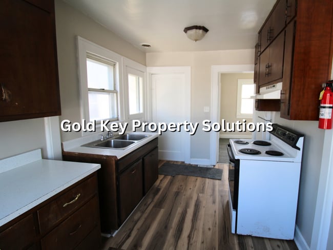 Building Photo - Nice 2 BR 1 BA House with Central Air and Garage (SECTION 8 APPROVED)