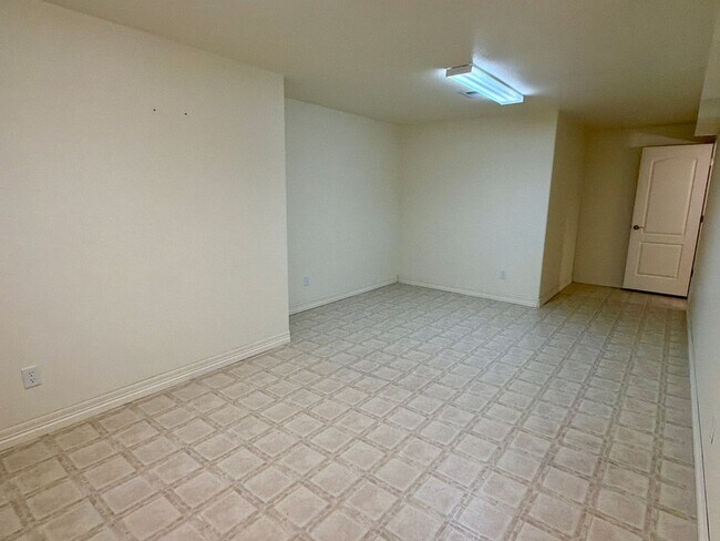 Building Photo - 625 Red Tail Dr