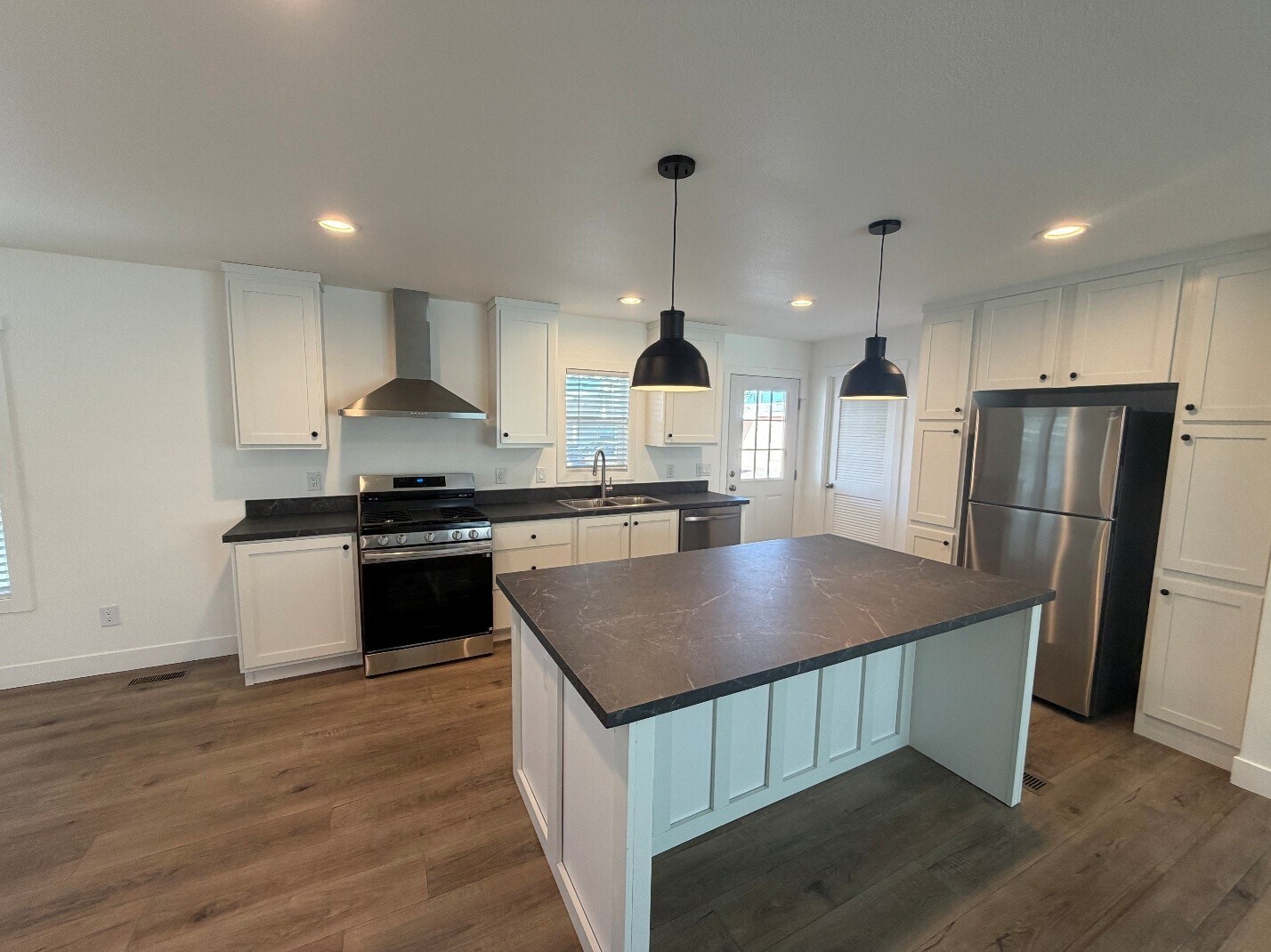 Building Photo - 501 E Ray Rd