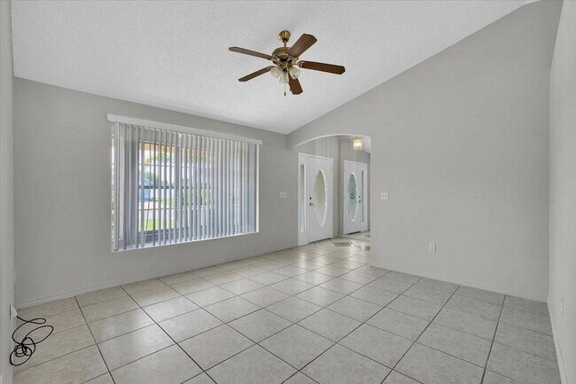 Building Photo - 112 Azalea Dr