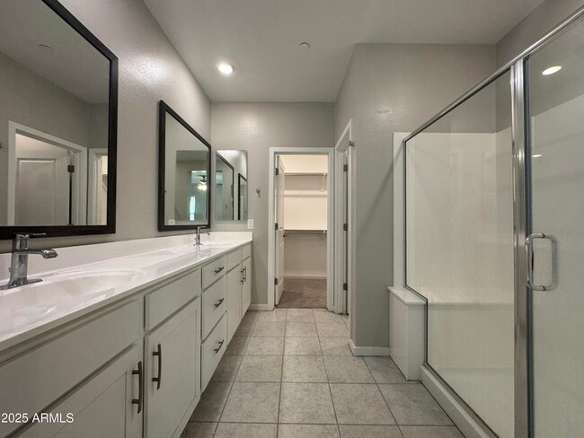 Building Photo - 775 E Furness Dr