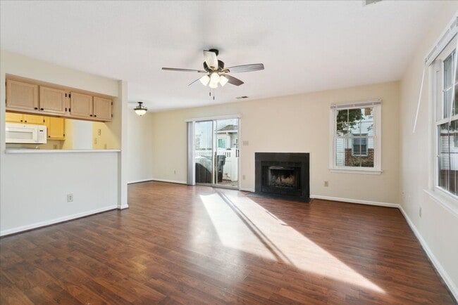 Building Photo - 27 F Tamarisk Quay