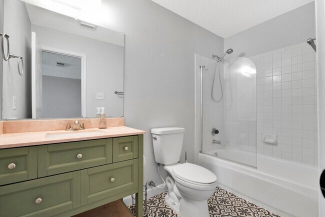 Building Photo - Charming 3 Bed 2.5 Bath Home with Solar Panels!