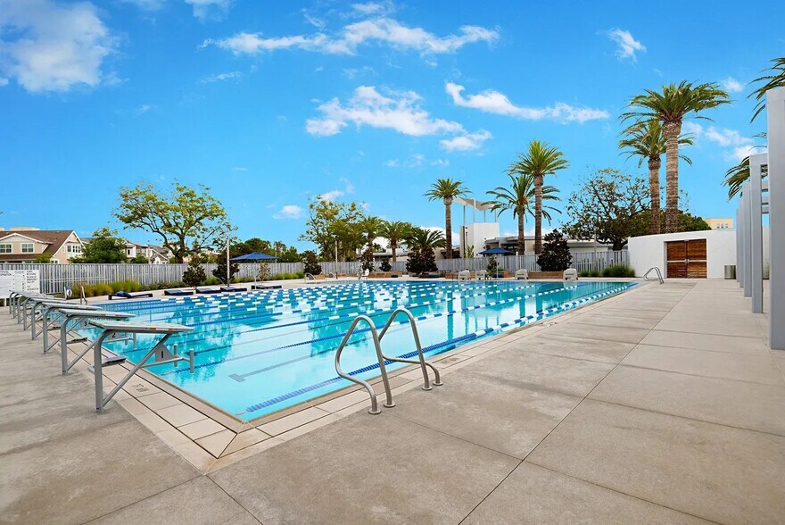 Building Photo - 168 Follyhatch