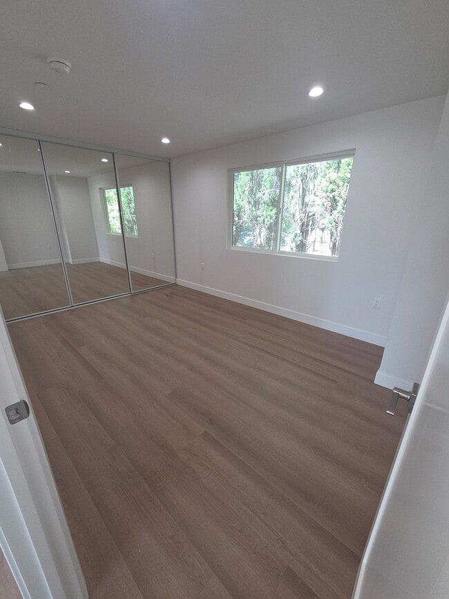 2nd large bead room - 2515 Foothill Blvd