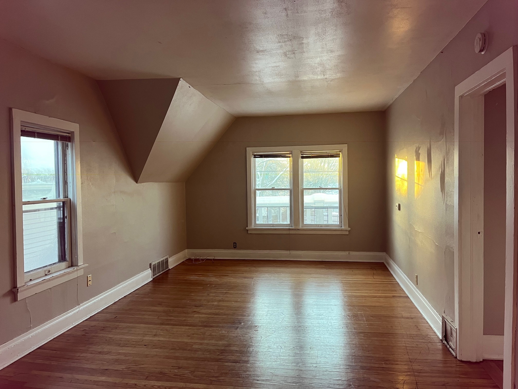 Building Photo - 3260A N Newhall St