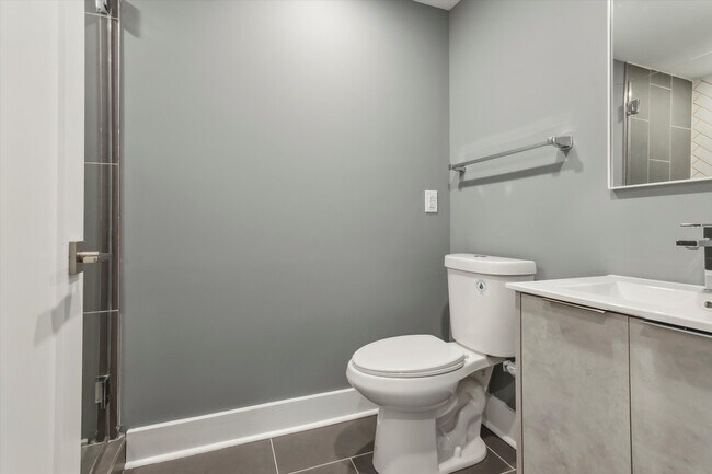 Building Photo - 1615 Poplar St