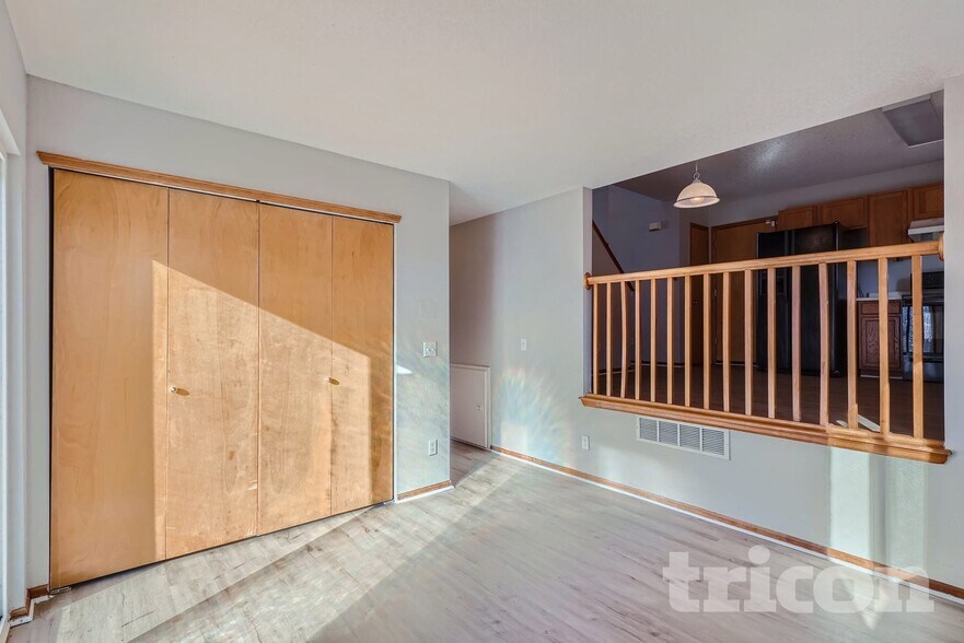 Building Photo - 446 W 116th Pl