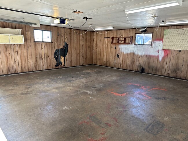 Building Photo - 612 N 3rd St