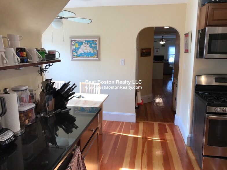 Building Photo - 21 Chandler St