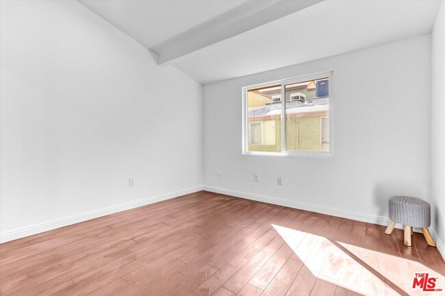 Building Photo - 6155 Reseda Blvd