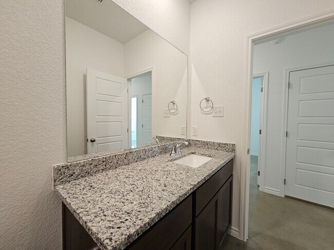 Building Photo - 604 Pacific Crest Trl