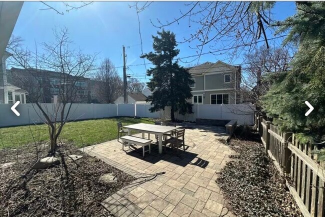 Building Photo - 228 S Hawthorne Ave