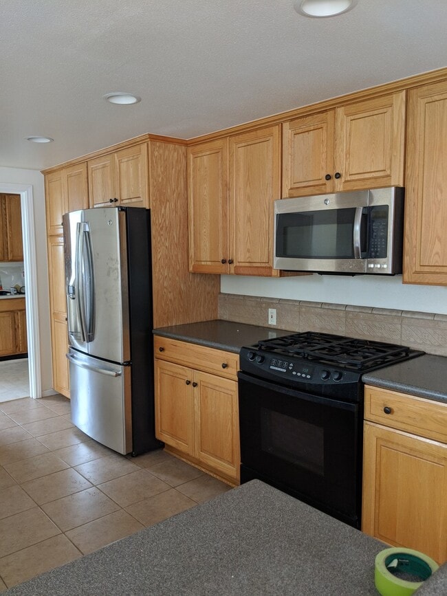 Building Photo - 140 Sylvan Dr