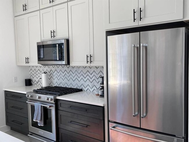 Building Photo - 910 Gullett St