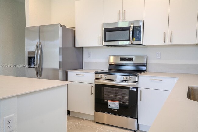 Building Photo - 2972 SE 23rd Ave