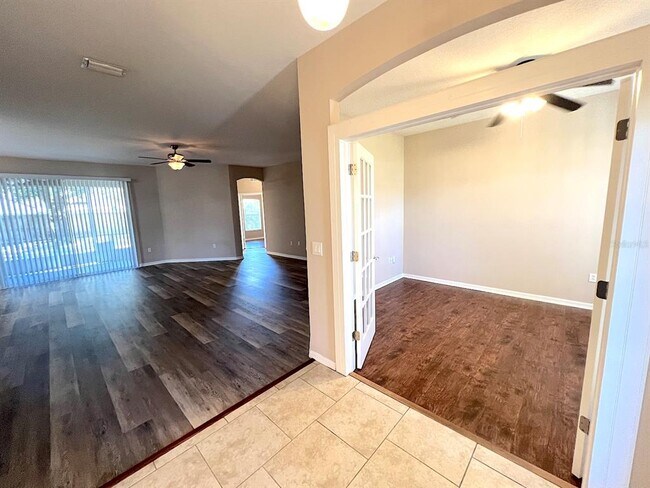 Building Photo - 7 Zither Ct