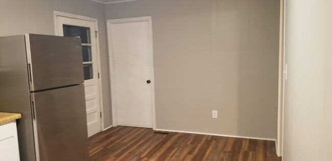 Building Photo - 60 Lorraine St