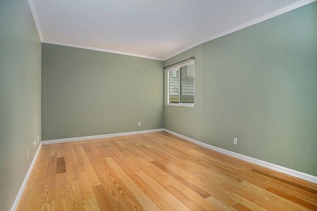 Building Photo - 370 Santa Clara Ave