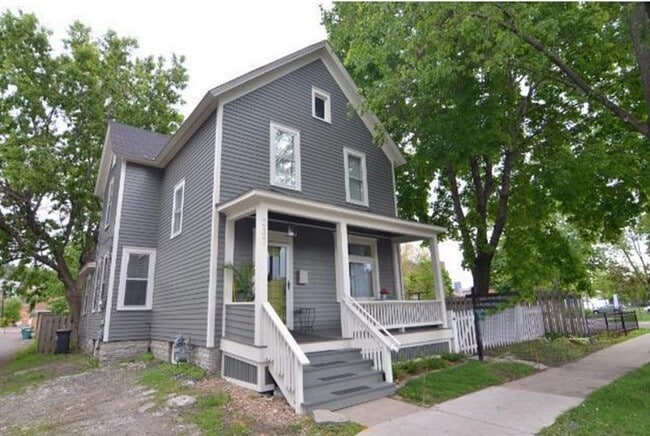 Primary Photo - 237 W Forbes Ave