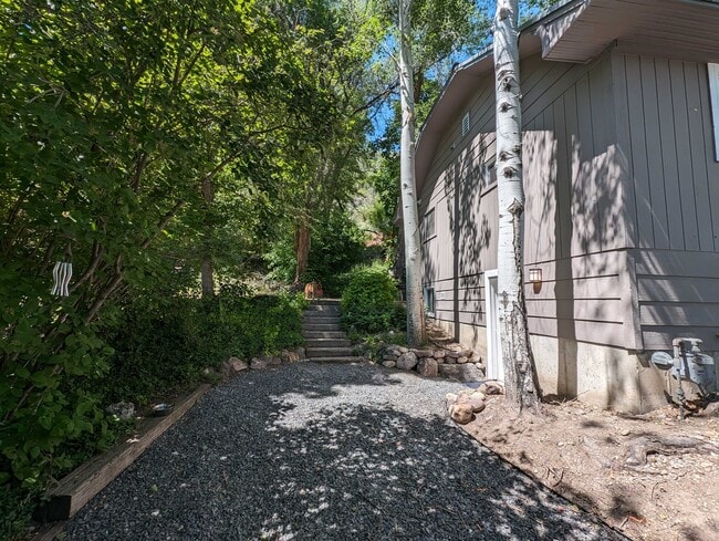 Building Photo - 855 Canyon Rd