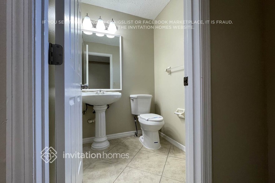 Building Photo - 9056 Quail Creek Dr