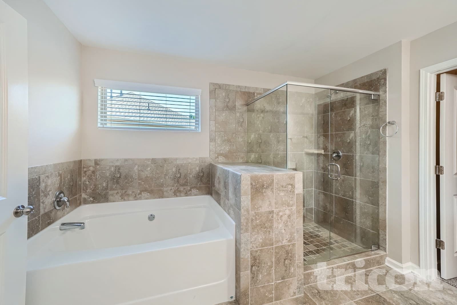 Building Photo - 8000 Hillside Climb Wy