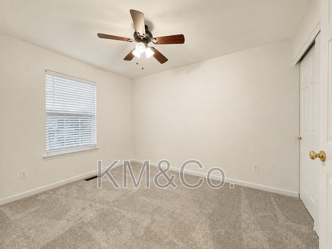 Building Photo - 213 Countryshire Dr