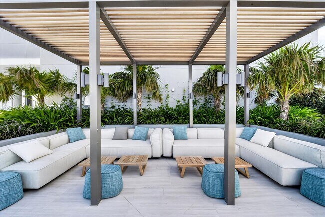 Building Photo - 1400 Biscayne Blvd