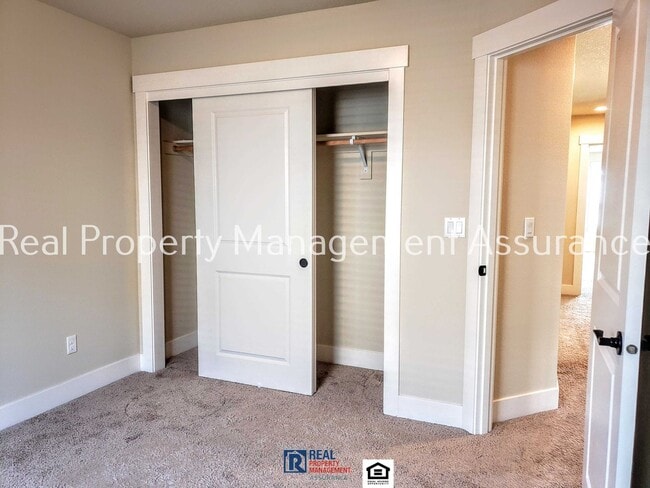 Building Photo - Charming Tudor-Style 4BR / 2.5BA Bethany Home Across from Bethany Creek Park