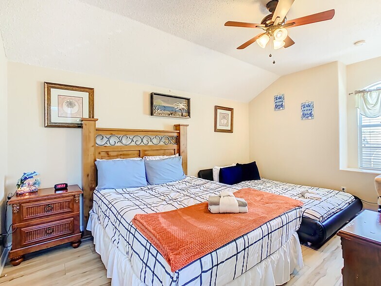 Building Photo - 2041 Morning Star Dr