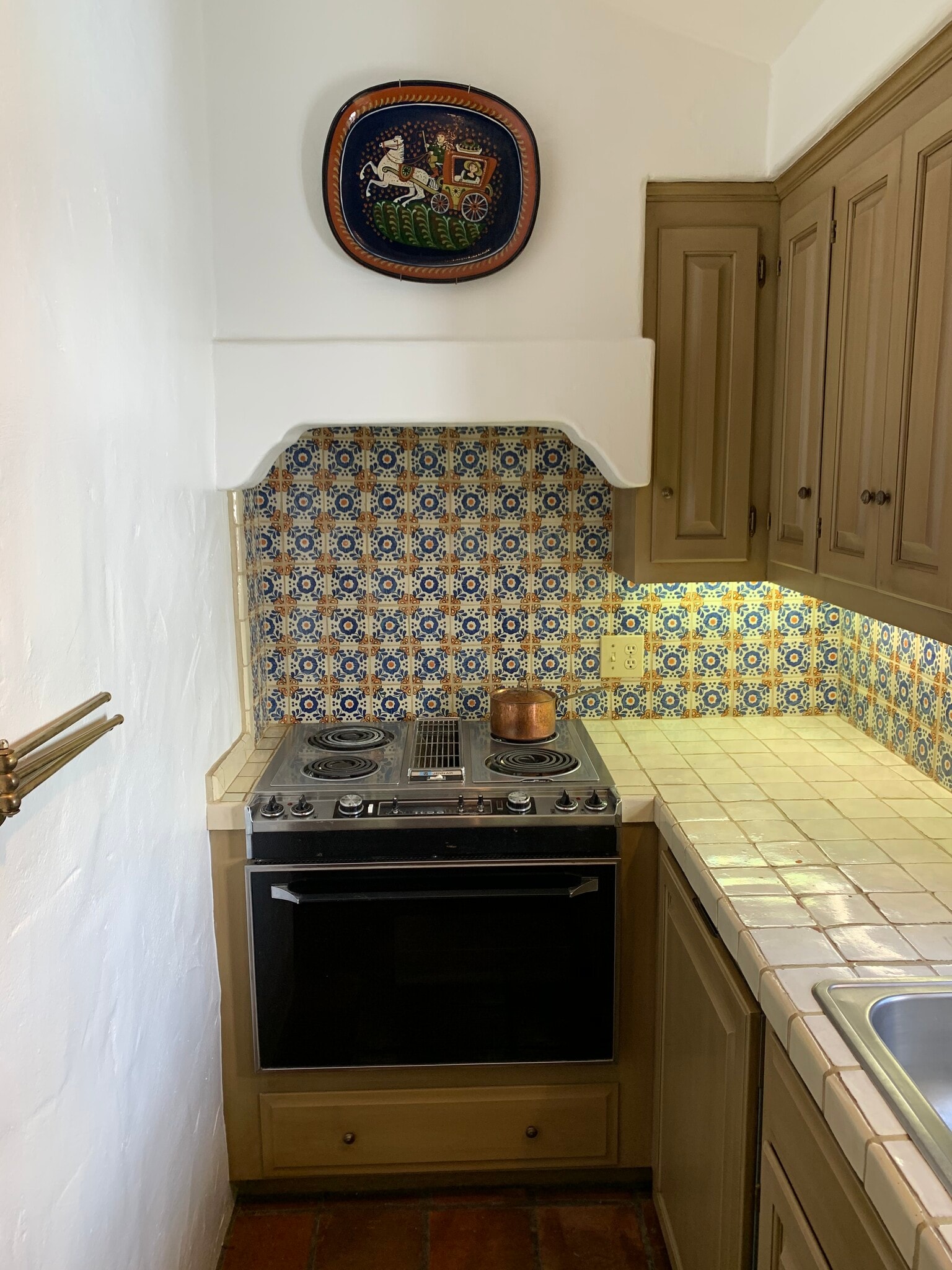 Galley Kitchen - 17 Encina Dr