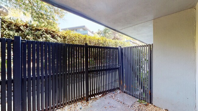 Building Photo - 823 Las Gallinas Ave