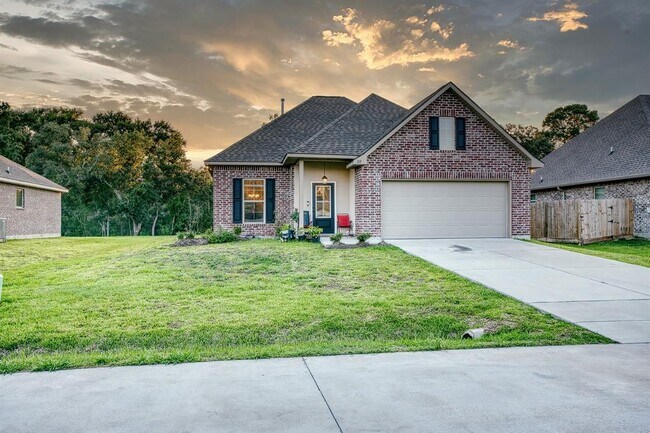 Building Photo - 211 Zachary Ln