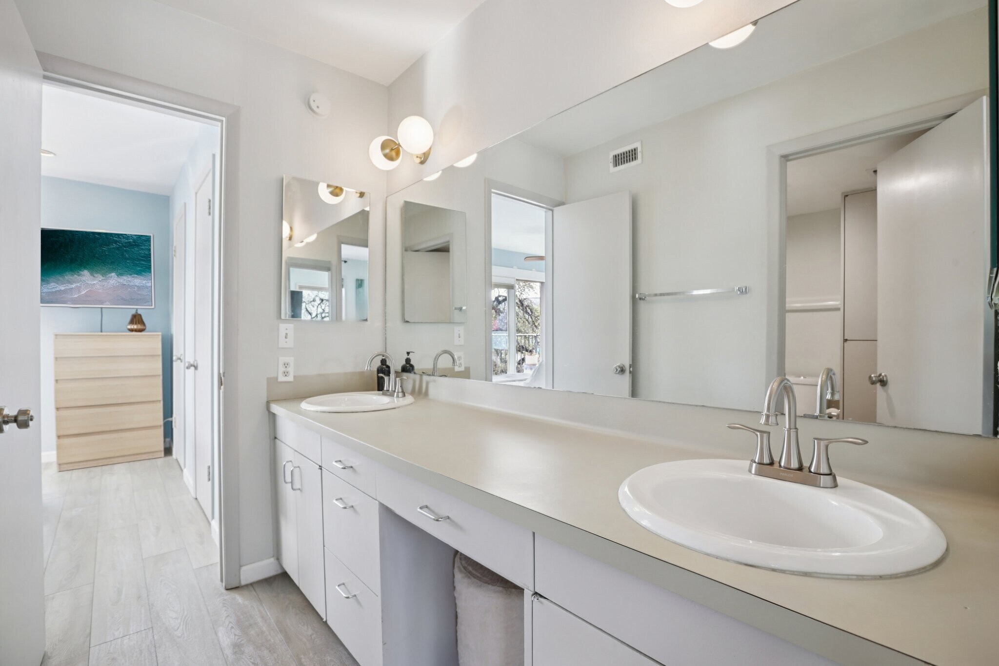 Building Photo - 1106 W 6th St