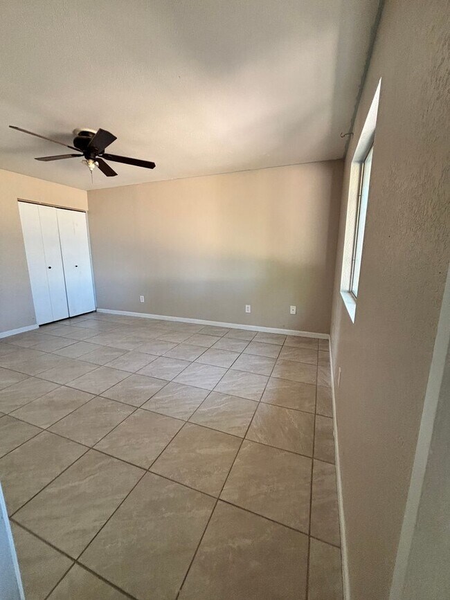 Building Photo - Updated rental