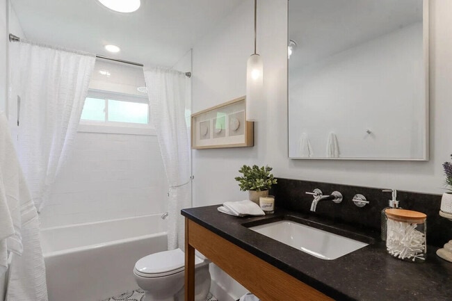 Building Photo - 190 Dewey Ave