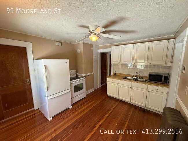 Building Photo - 99 Mooreland St