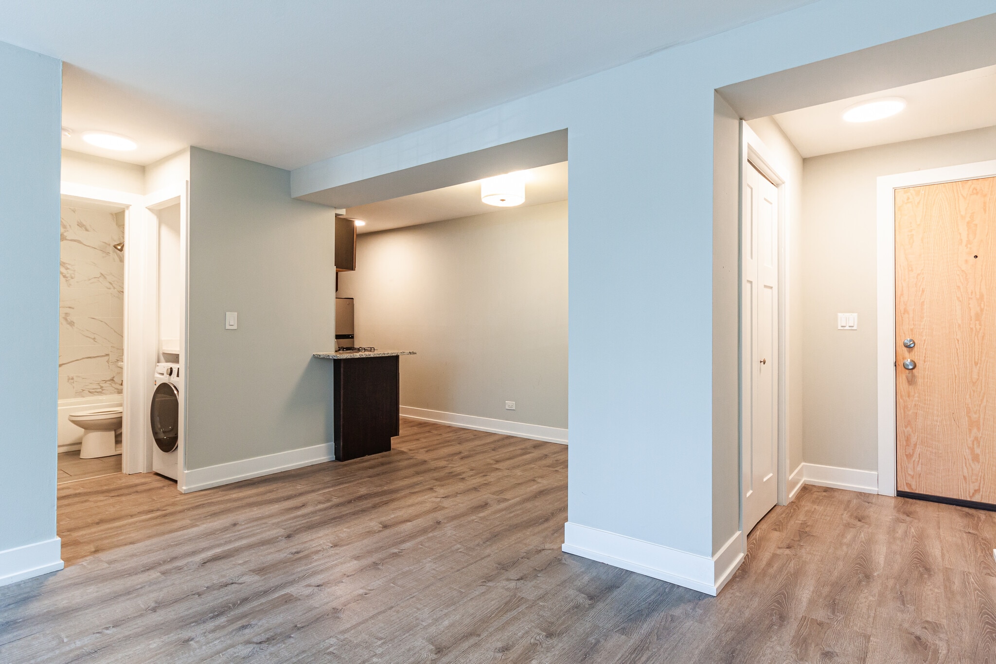 Building Photo - 454 W Barry Ave