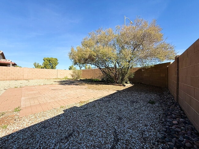 Building Photo - Well-maintained single-story home in the desirable Ashton Ranch community of Surprise.