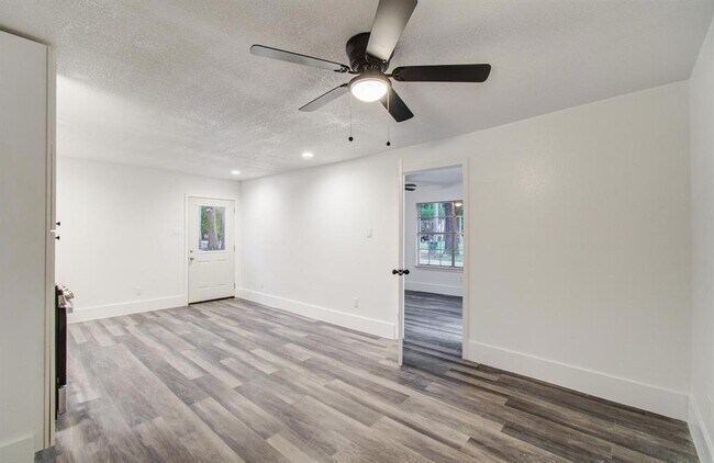Building Photo - 607 Jeb Stuart Ln
