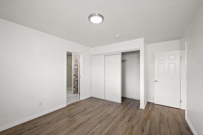 Building Photo - 3352 Altadena Ave