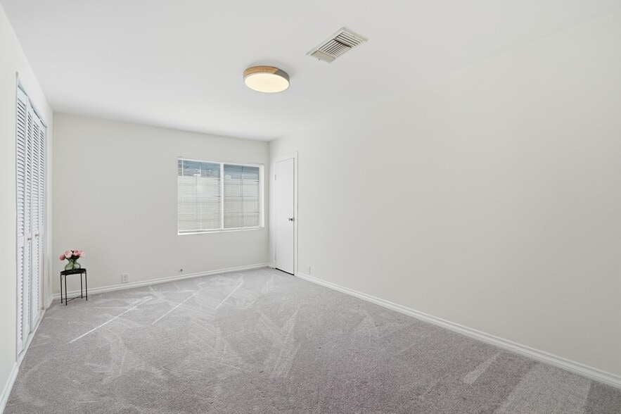 Building Photo - 6120 Case Ave