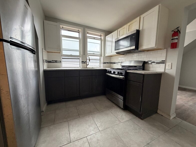 Building Photo - 223 Cator Ave