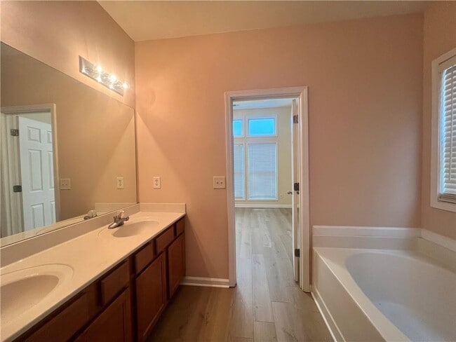 Building Photo - 2233 Worrall Hill Dr