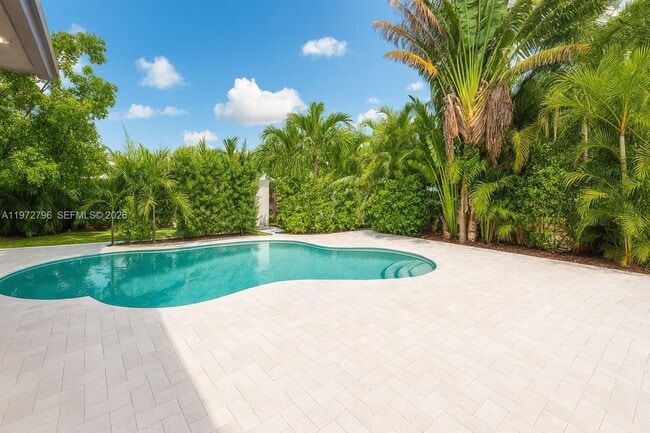 Building Photo - 1399 NE 38th St